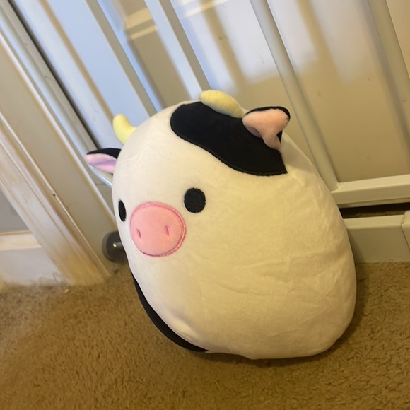 Connor the cow squishmallow - Picture 2 of 6